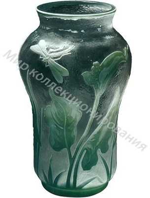 Ваза с изображением калл, осоки и стрекозы Ваза с изображением калл, осоки и стрекозы