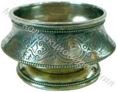 Солонка, украшенная гравировкой Солонка, украшенная гравировкой