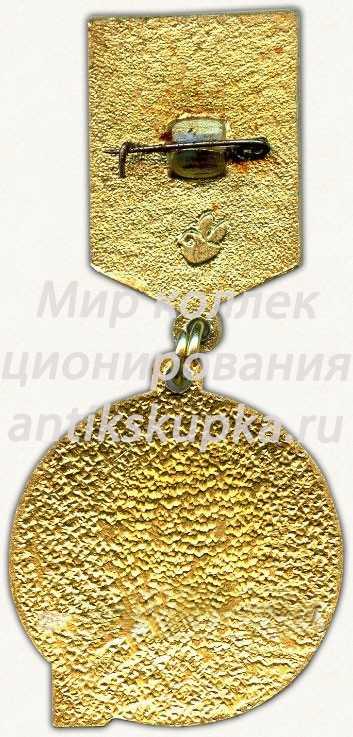 Знак из серии в память «40-летия ВЛКСМ». 1928. Награждение организации орденом «Красного Знамени» Знак из серии в память «40-летия ВЛКСМ». 1928. Награждение организации орденом «Красного Знамени»