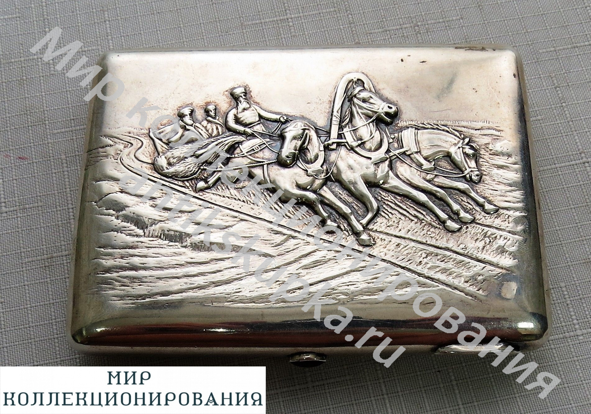 Портсигар серебро 84 пр. тройка золочение.накладки золото Портсигар серебро 84 пр. тройка золочение.накладки золото